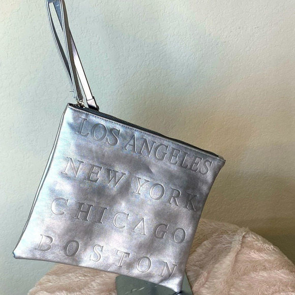 Silver Cosmetic Travel Bag NWOT - Picture 2 of 6